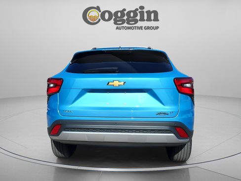 Used 2025 Chevrolet Trax LT w/ Driver Confidence Package image 4