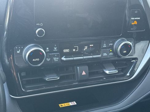 Used 2024 Toyota Highlander XLE image 20
