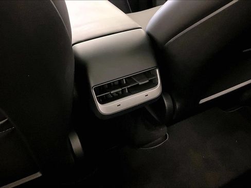 Used 2024 Tesla Model Y Long Range AWD/4WD image 10