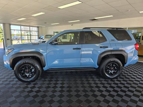 Used 2025 Toyota 4Runner TRD Off-Road Premium AWD/4WD image 6
