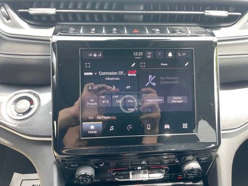 Used 2023 Jeep Grand Cherokee L Laredo w/ Luxury Tech Group I AWD/4WD image 28