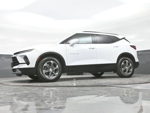 Used 2025 Chevrolet Blazer LT w/ Convenience Package AWD/4WD image 26