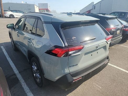 Used 2023 Toyota RAV4 XLE Premium image 4