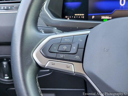 Used 2022 Volkswagen Tiguan SE image 14