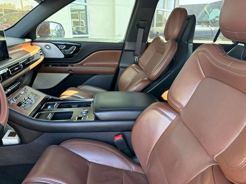 Used 2020 Lincoln Aviator Reserve w/ Equipment Group 202A AWD/4WD image 2