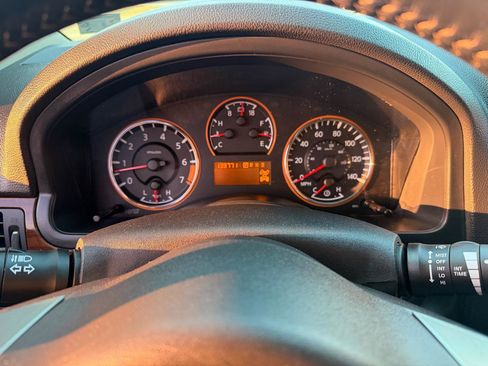 Used 2012 Nissan Armada Platinum image 12