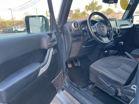 Used 2016 Jeep Wrangler Unlimited Rubicon w/ Connectivity Group image 4