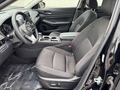 Used 2025 Nissan Altima 2.5 SV FWD image 28
