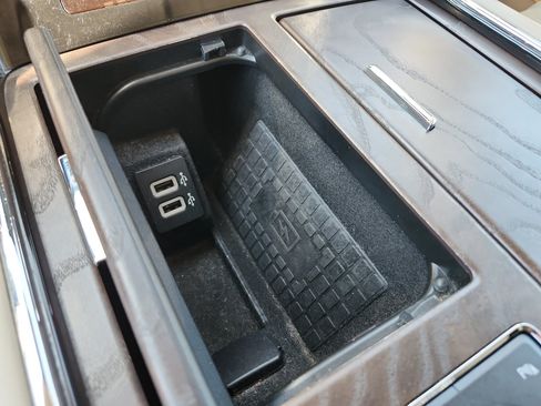 Used 2019 Lincoln Navigator Reserve AWD/4WD image 27