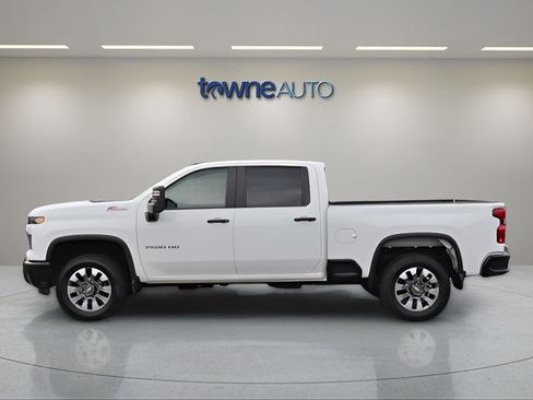 Used 2025 Chevrolet Silverado 2500 Custom w/ Z71 Off-Road Package AWD/4WD image 2