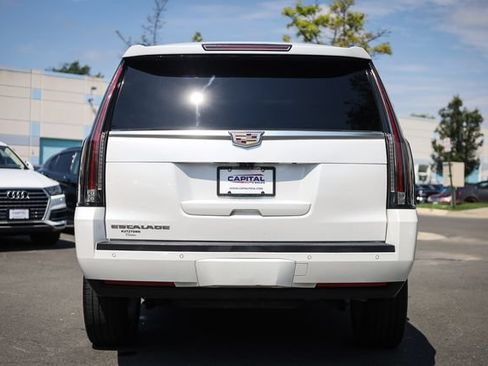 Used 2017 Cadillac Escalade Luxury AWD/4WD image 11