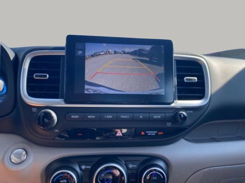 Certified 2025 Hyundai Venue SEL FWD image 24