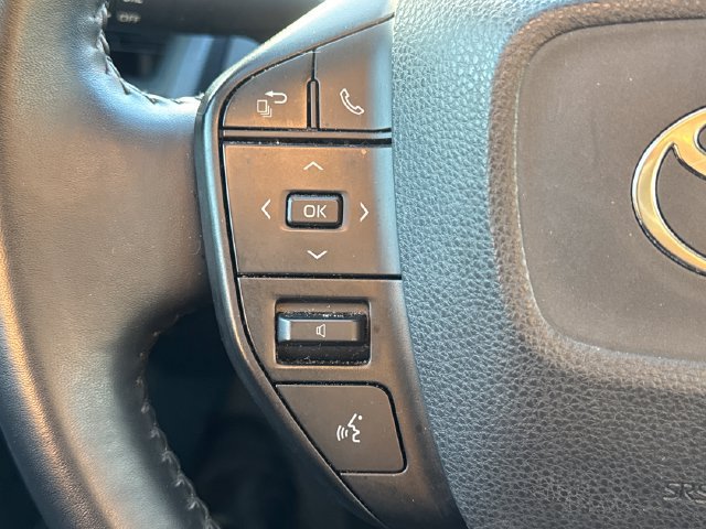 Used 2024 Toyota Prius LE FWD image 29