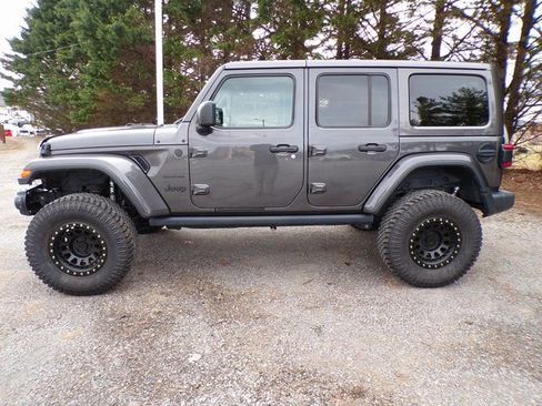 Used 2020 Jeep Wrangler Unlimited Sahara image 2