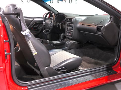 Used 2002 Chevrolet Camaro Z28 w/ SS Performance/Appearance Pkg image 10