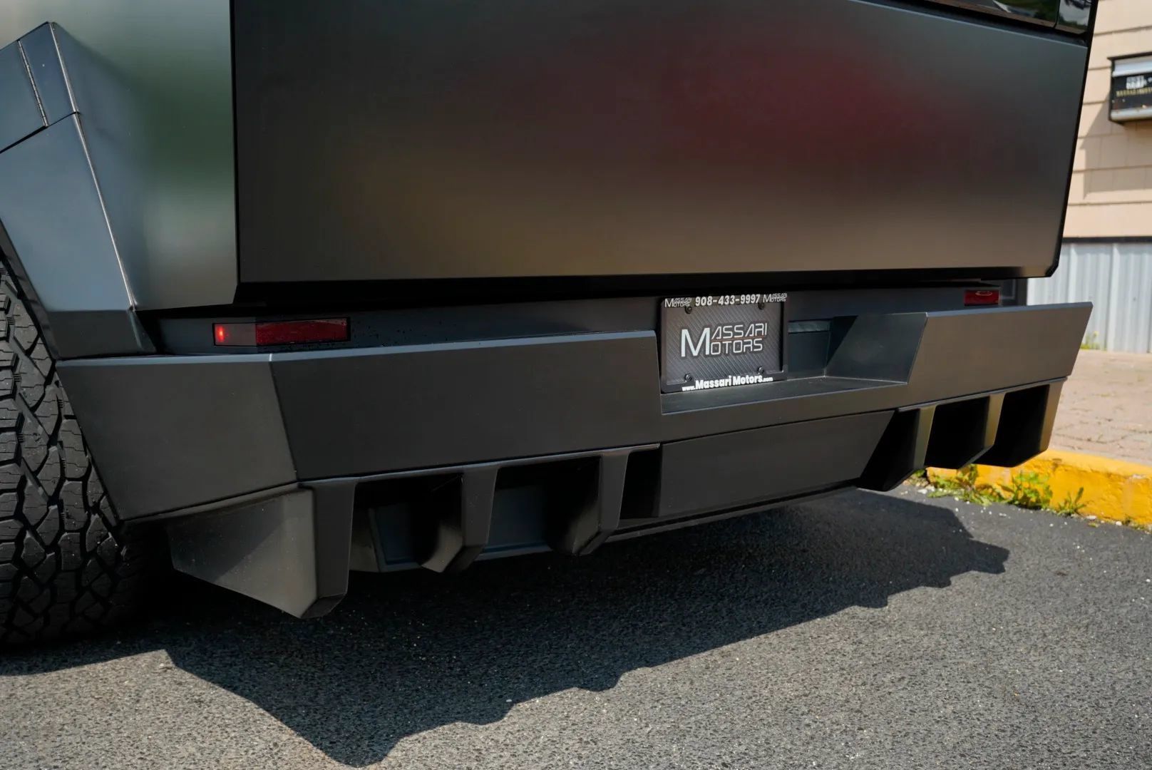 Used 2024 Tesla Cybertruck AWD Crew Cab image 14