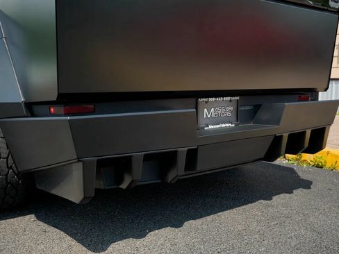 Used 2024 Tesla Cybertruck AWD Crew Cab image 14