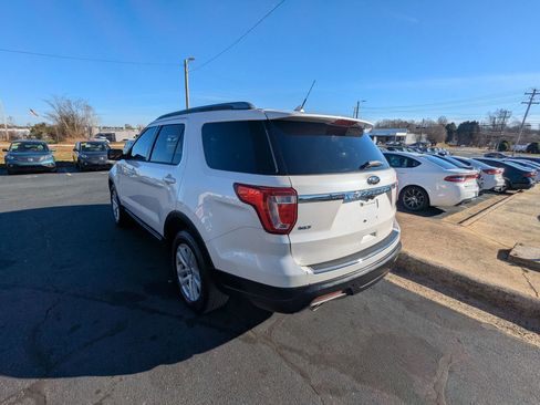Used 2018 Ford Explorer XLT w/ Equipment Group 201A image 5