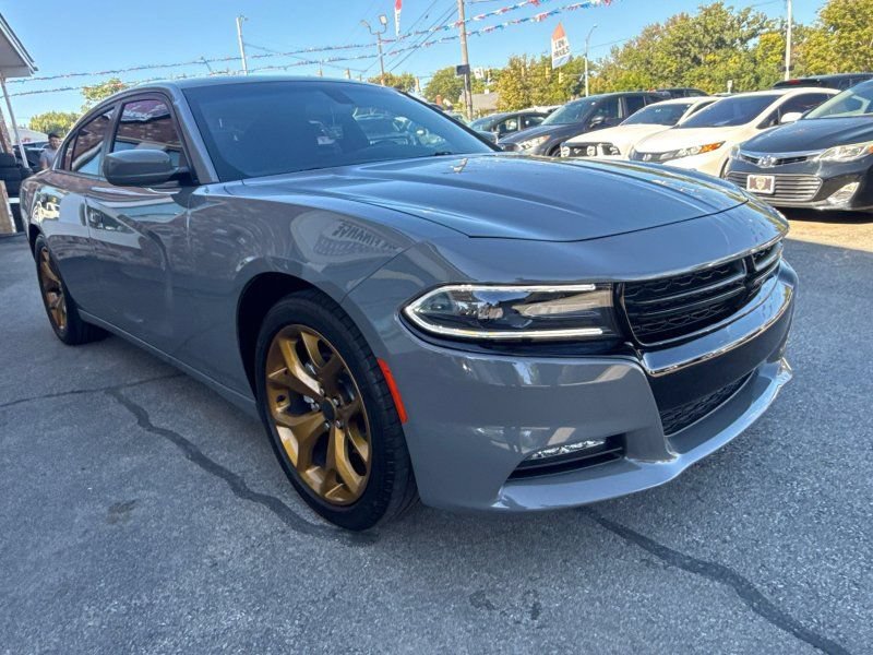Used 2018 Dodge Charger SXT RWD image 3
