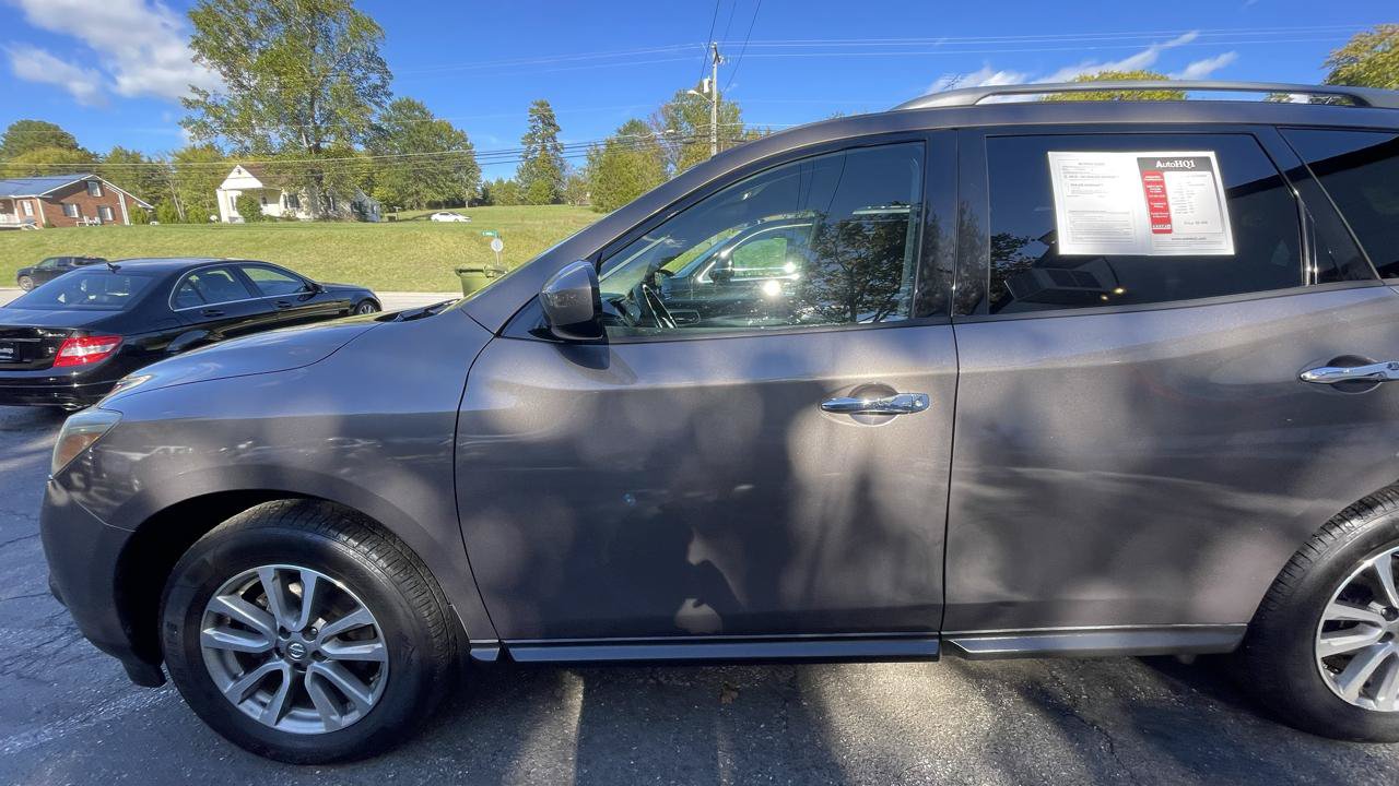 Used 2014 Nissan Pathfinder SV AWD/4WD image 3