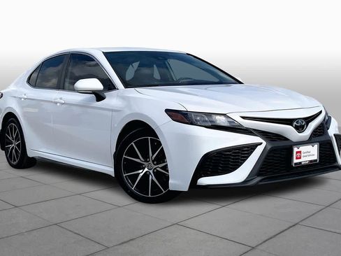 Used 2023 Toyota Camry SE image 2