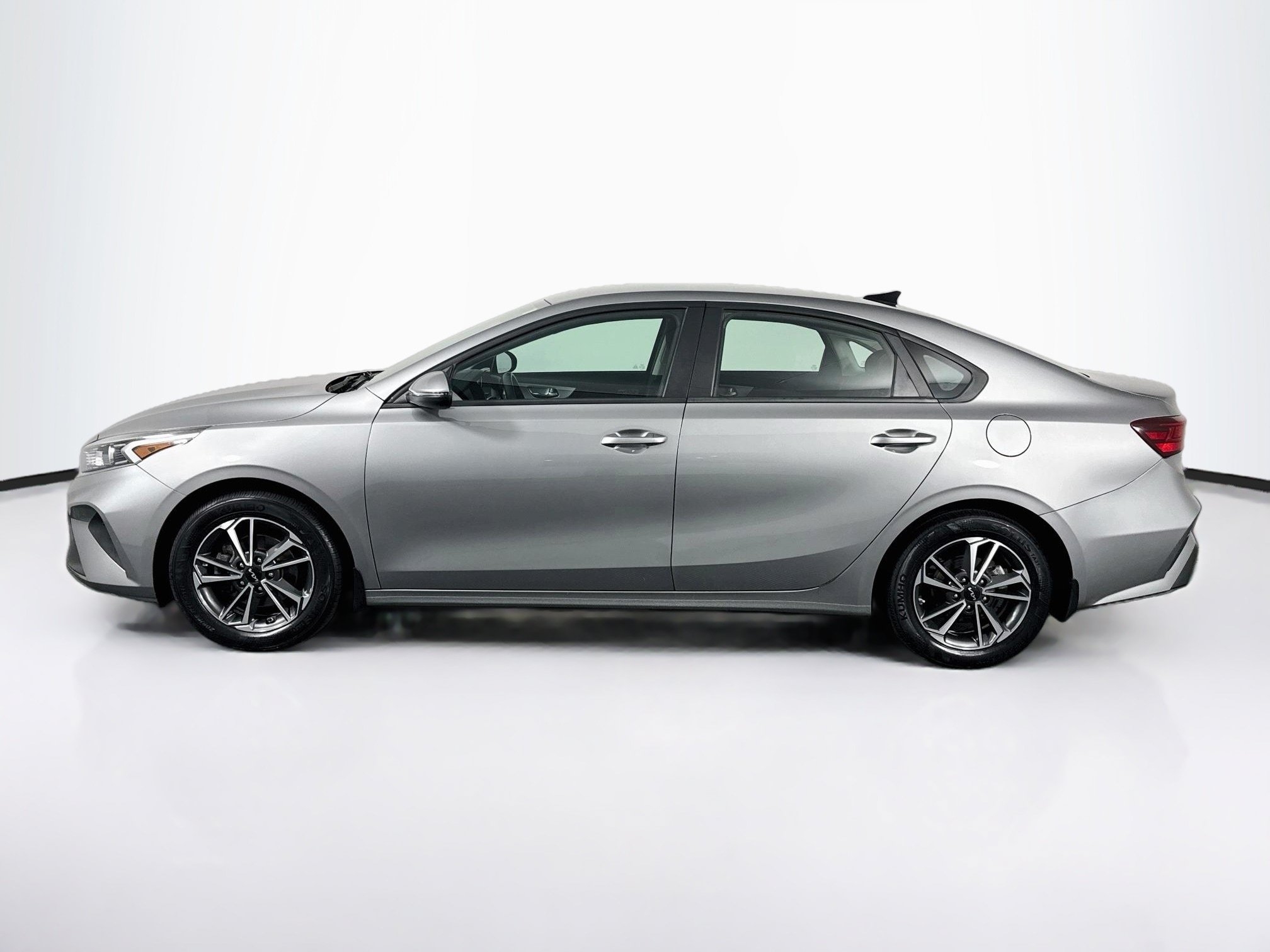 Used 2023 Kia Forte LXS w/ LXS Technology Package FWD image 11
