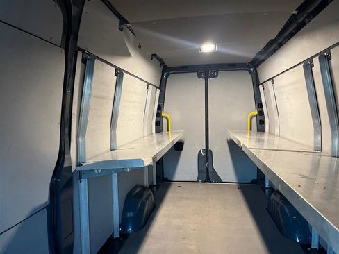 Used 2021 Mercedes-Benz Sprinter 2500 image 14