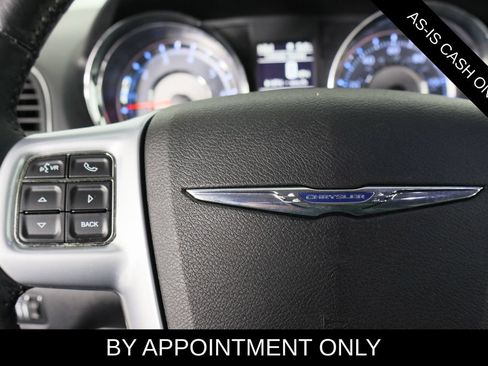 Used 2014 Chrysler Town & Country Touring FWD image 6