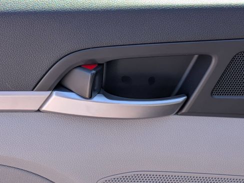 Used 2019 Hyundai Elantra SEL image 12