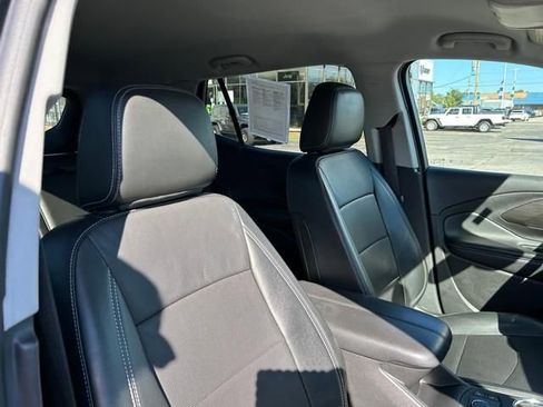 Used 2024 GMC Terrain SLT image 32