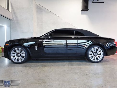 Used 2017 Rolls-Royce Dawn RWD image 3