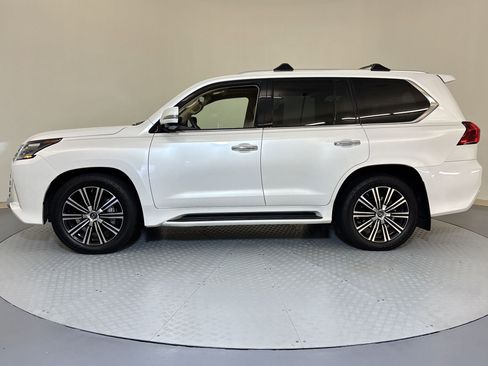 Used 2020 Lexus LX 570 4WD w/ Luxury Package image 2