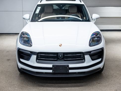 Used 2024 Porsche Macan AWD/4WD image 11