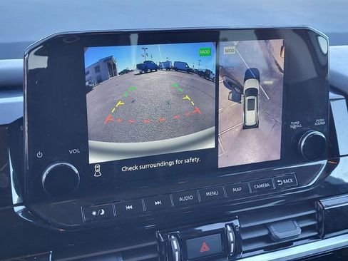 Used 2025 Nissan Pathfinder SL image 13