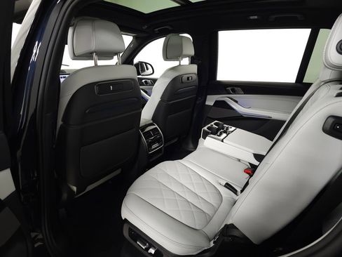 Used 2026 BMW X7 xDrive40i w/ M Sport Package image 42