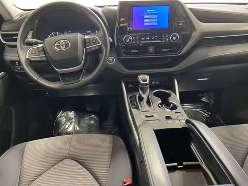 Used 2024 Toyota Highlander LE image 10