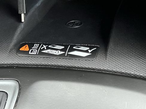 Used 2018 Chevrolet Equinox Premier image 30