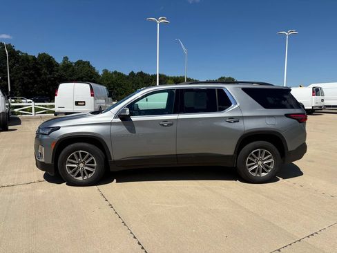 Used 2023 Chevrolet Traverse LT FWD image 3