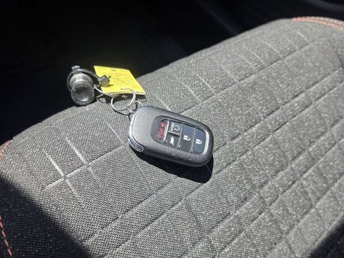Certified 2026 Honda HR-V Sport image 19
