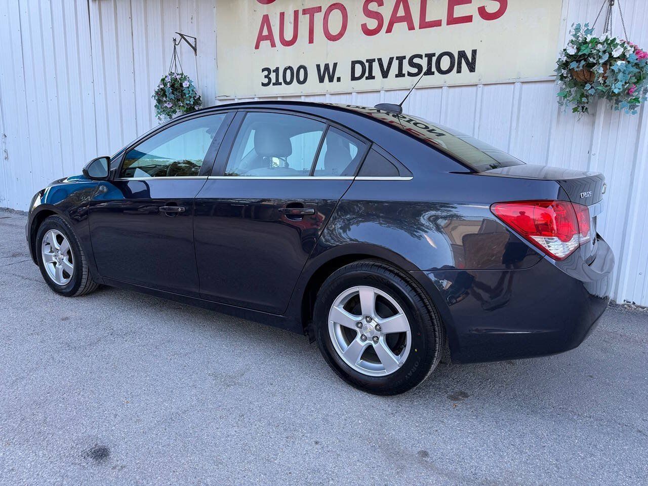 Used 2015 Chevrolet Cruze LT w/ Technology Package FWD image 9
