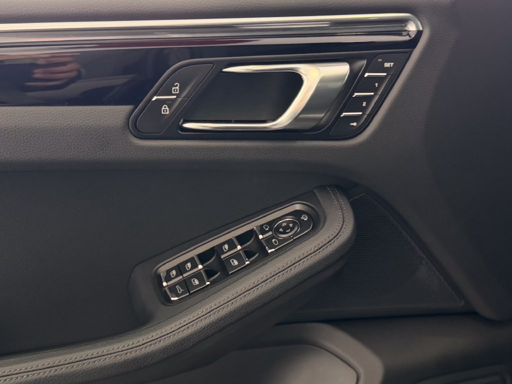 Certified 2026 Porsche Macan AWD/4WD image 14