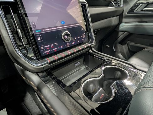 Used 2025 GMC Yukon XL AT4 w/ AT4 Premium Package image 43