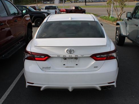 Used 2022 Toyota Camry SE image 7