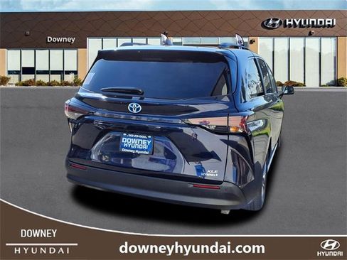 Used 2024 Toyota Sienna XLE image 4