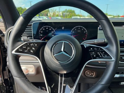 Used 2025 Mercedes-Benz GLE 350 4MATIC image 18