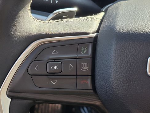 Used 2024 Jeep Grand Cherokee Altitude image 15