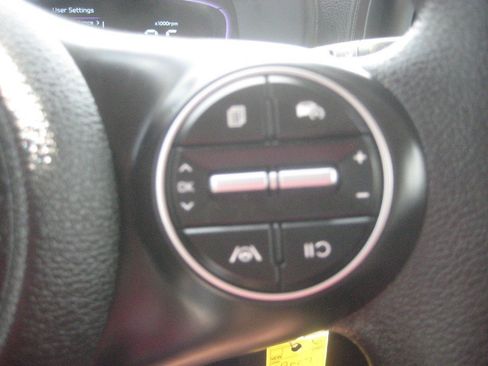 Used 2025 Kia Soul LX w/ LX Technology Package FWD image 24