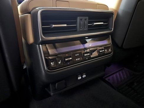 Used 2025 Lexus LX 600 4WD w/ Luxury Package image 13