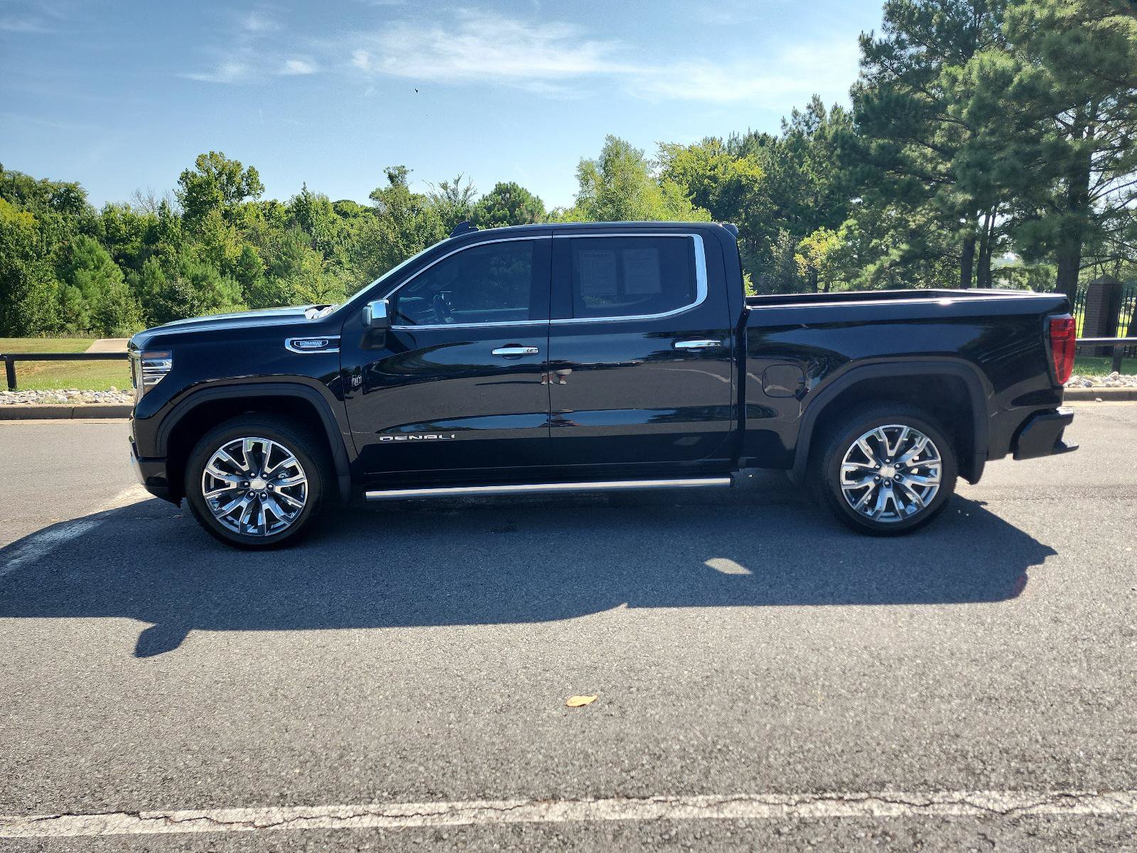 Used 2026 GMC Sierra 1500 Denali AWD/4WD image 2