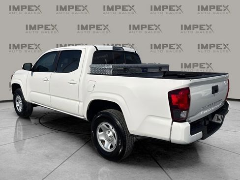 Used 2021 Toyota Tacoma SR w/ SR Convenience Package image 3